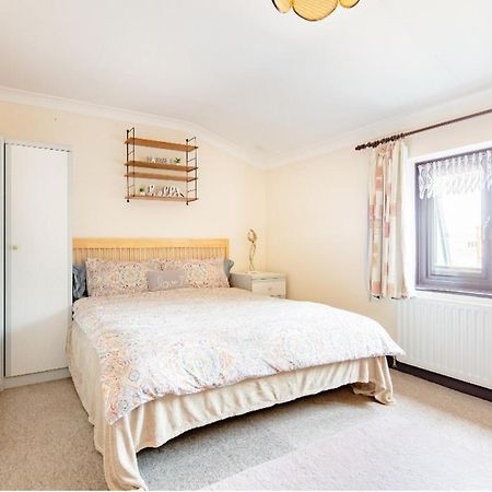 Spacious Room 2 Mins From Station London Exteriör bild