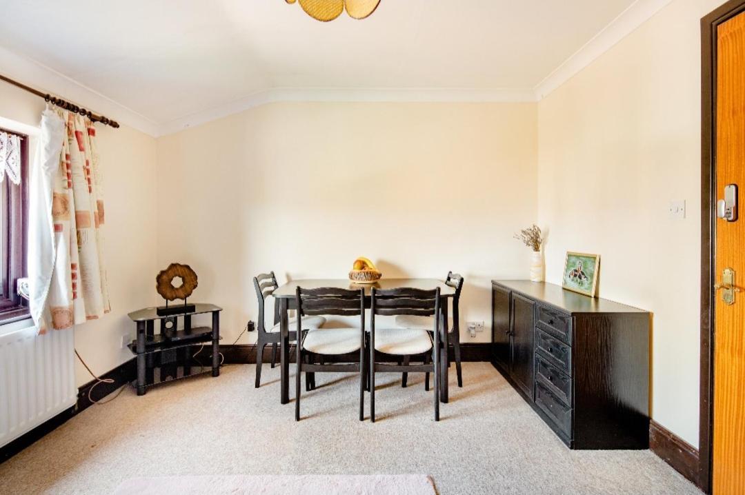 Spacious Room 2 Mins From Station London Exteriör bild