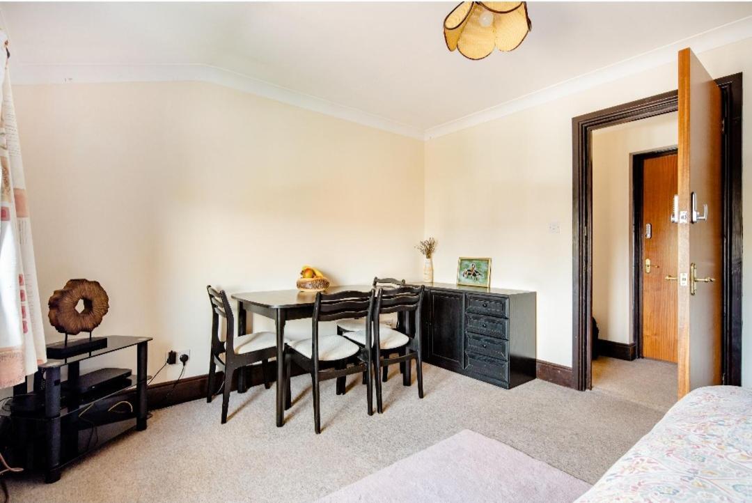 Spacious Room 2 Mins From Station London Exteriör bild