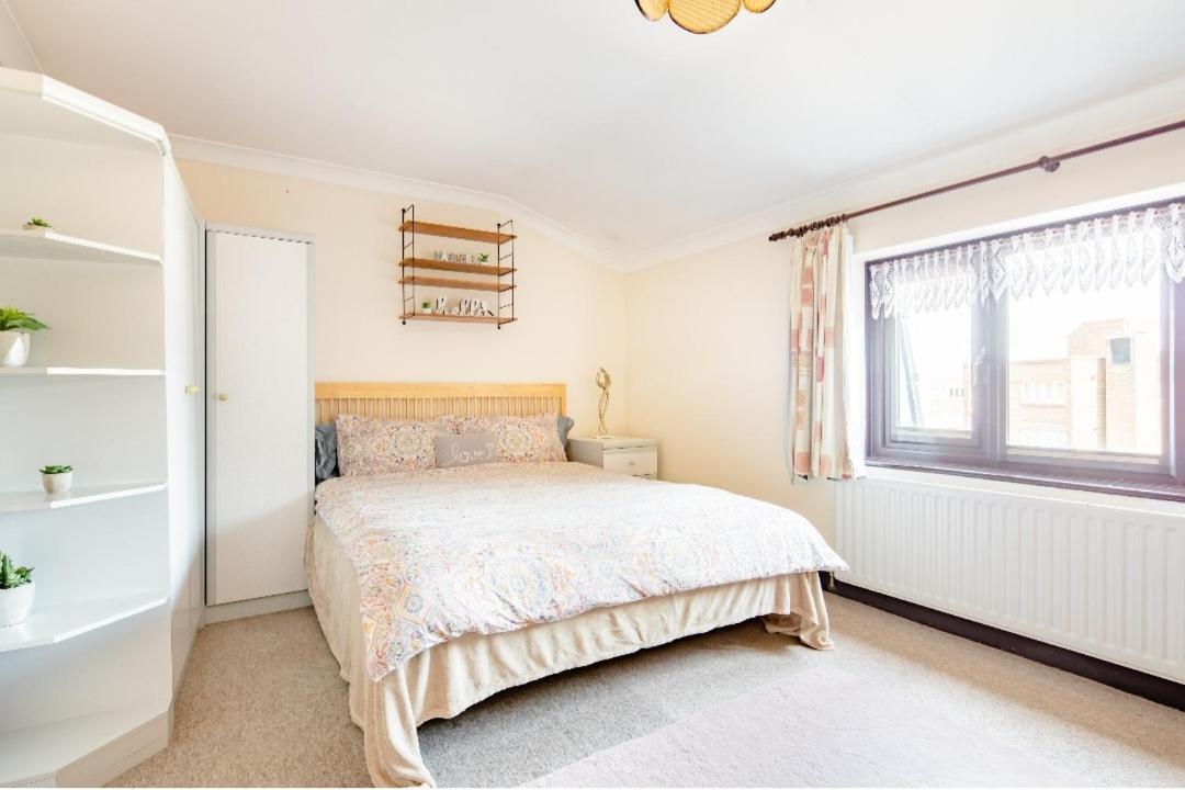 Spacious Room 2 Mins From Station London Exteriör bild